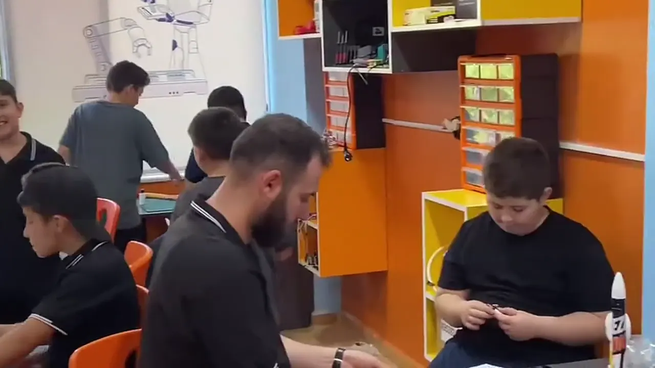 CEZERİ ROBOTECH öğrencilerinin atölye tezgahından saha uçuşuna uzanan mühendislik çalışmaları